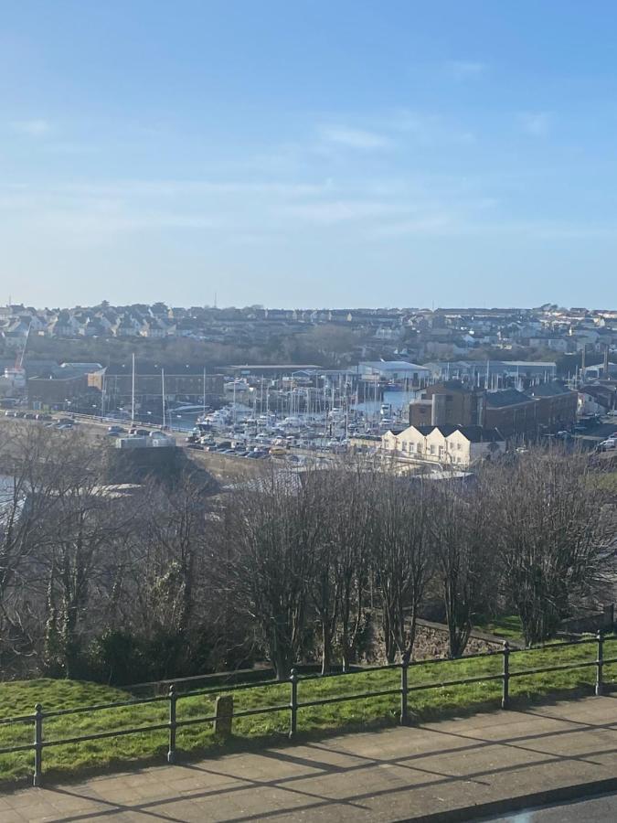 Flat 3, Murray Crescent House Bed & Breakfast Milford Haven Exterior photo